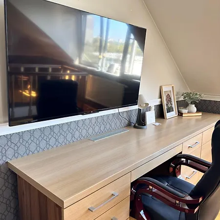 Apartment Cozy By The River Near Old Town