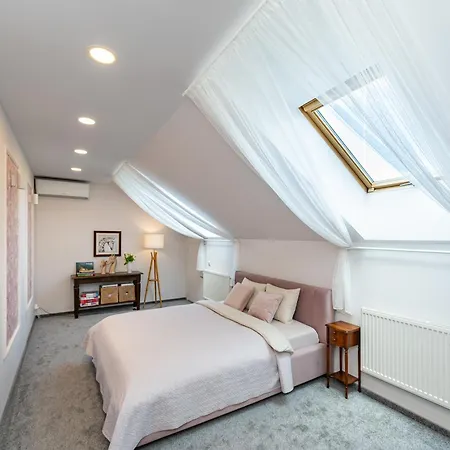 Apartment Cozy By The River Near Old Town *