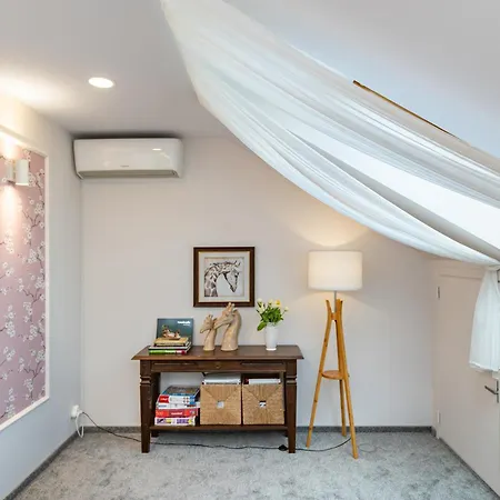 Apartment Cozy By The River Near Old Town *