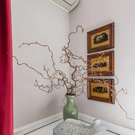 Cozy By The River Near Old Town Lägenhet