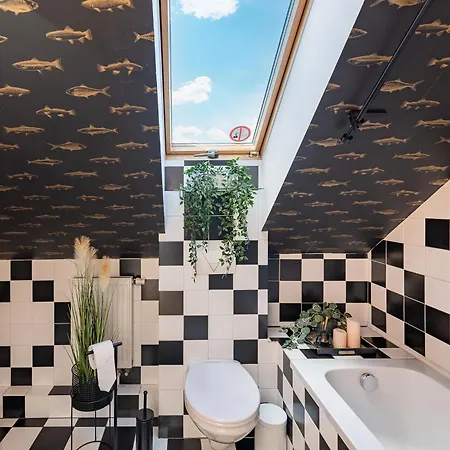 Apartment Cozy By The River Near Old Town *