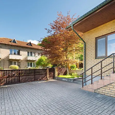 Cozy By The River Near Old Town Apartment