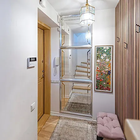 Апартаменты Cozy By The River Near Old Town