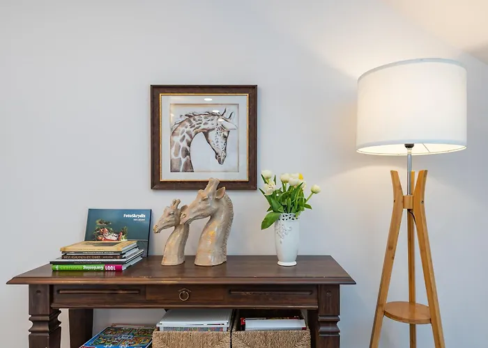 Cozy By The River Near Old Town