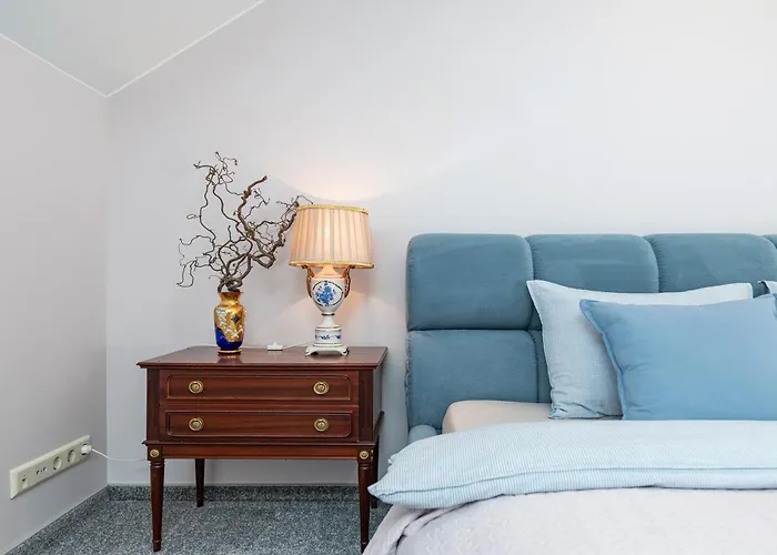 Cozy By The River Near Old Town Lägenhet Kaunas