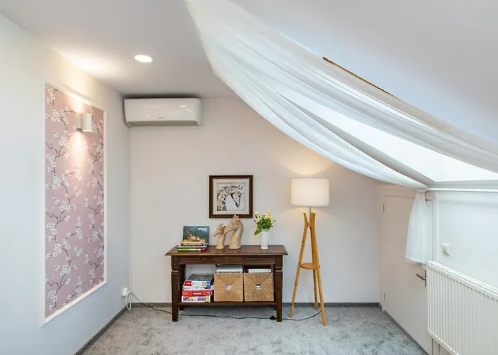 Lägenhet Cozy By The River Near Old Town *