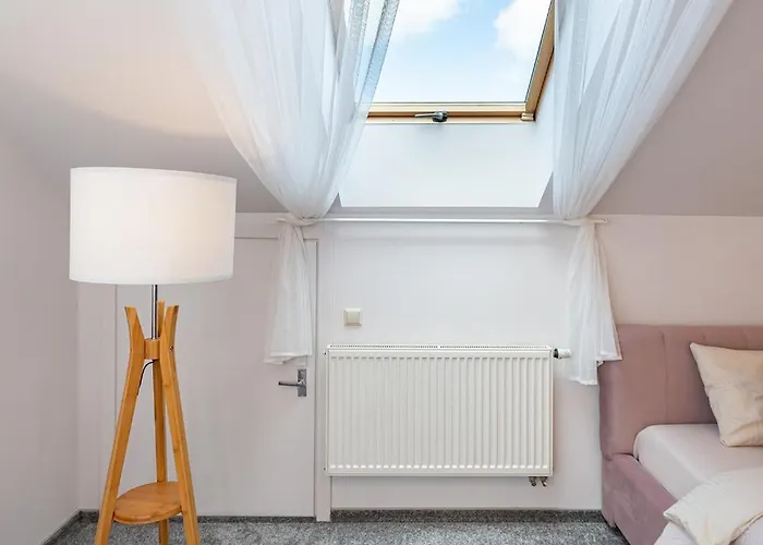 Lägenhet Cozy By The River Near Old Town *