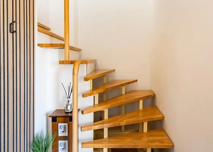 Cozy By The River Near Old Town Lägenhet