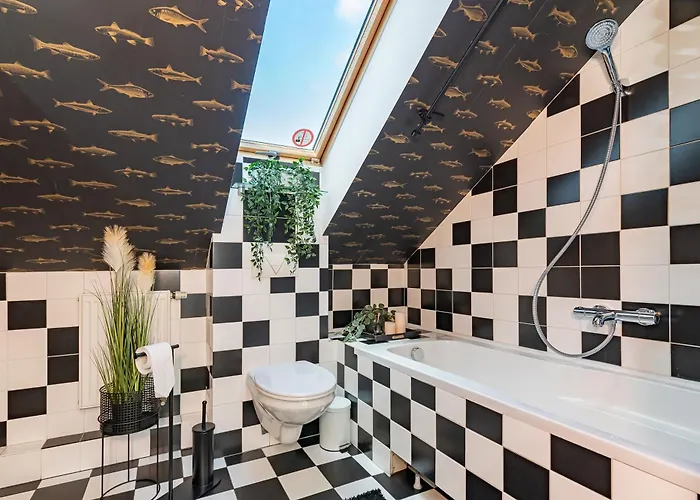 Cozy By The River Near Old Town Lägenhet Kaunas