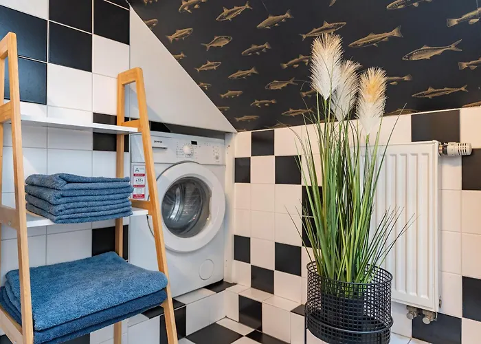 Cozy By The River Near Old Town