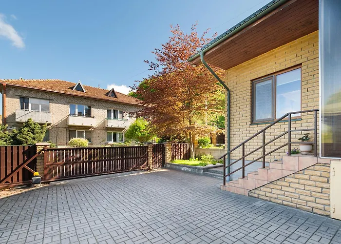 Cozy By The River Near Old Town Lägenhet