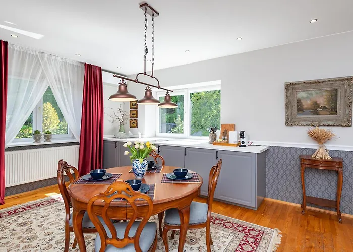 Cozy By The River Near Old Town Lägenhet *